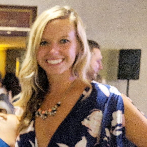 Meet your Posher, Laura - Picture 1 of 1